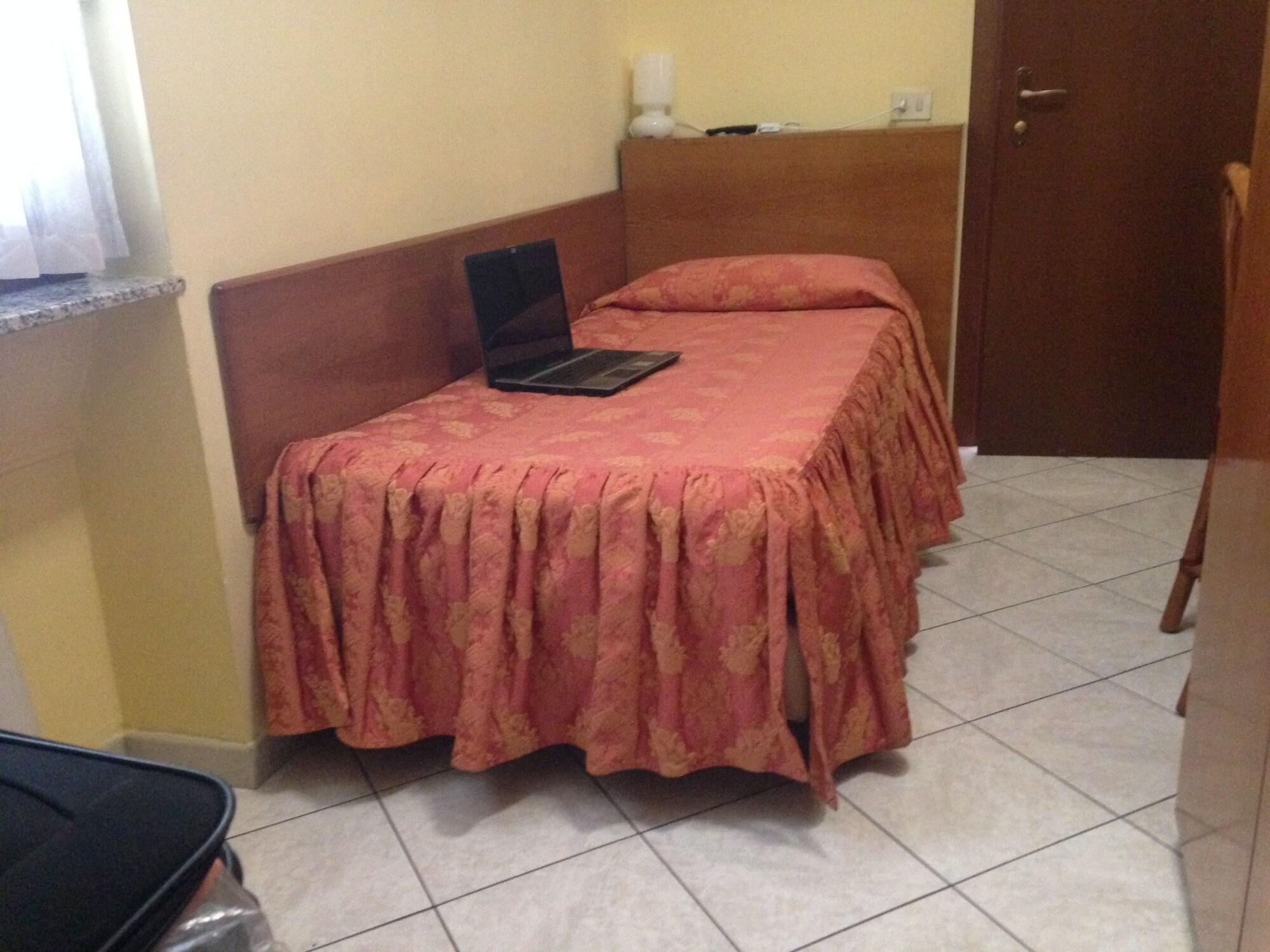 Hotel La Caravella Μιλάνο Εξωτερικό φωτογραφία