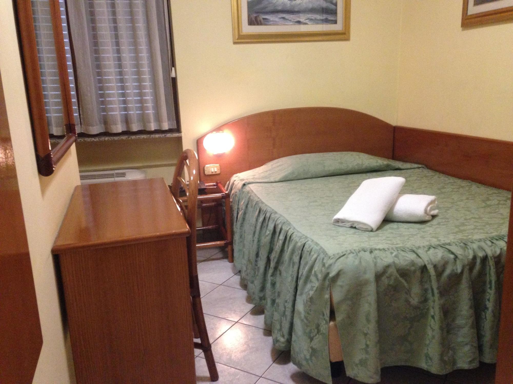 Hotel La Caravella Μιλάνο Εξωτερικό φωτογραφία